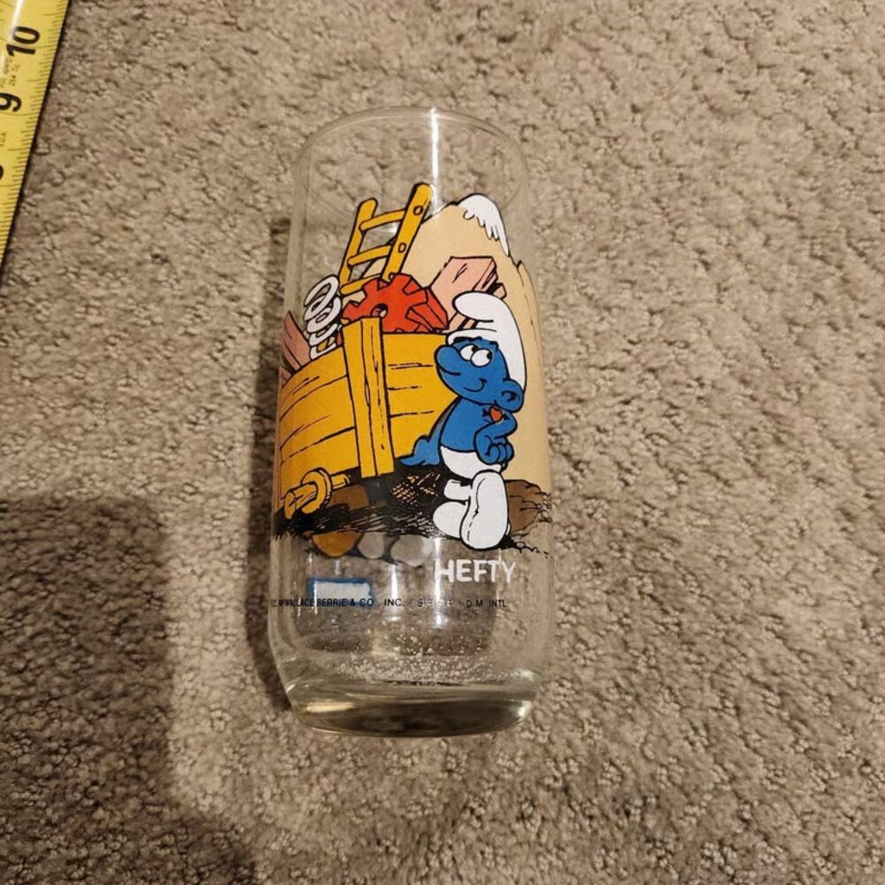 The Smurfs " Hefty " Vintage 1982 Drinking Glass © Peyo Wallace.